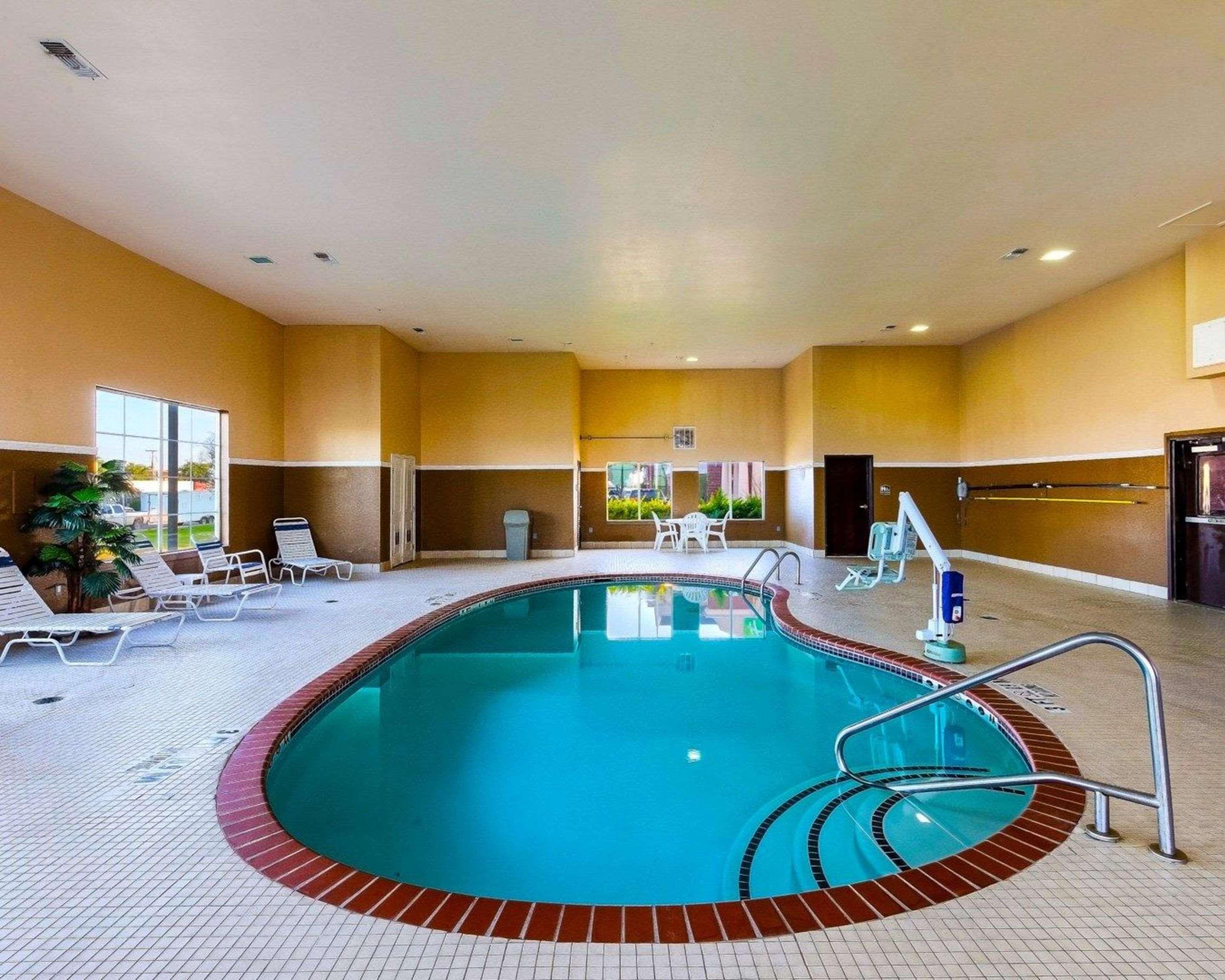 Comfort Suites University Абилин Екстериор снимка