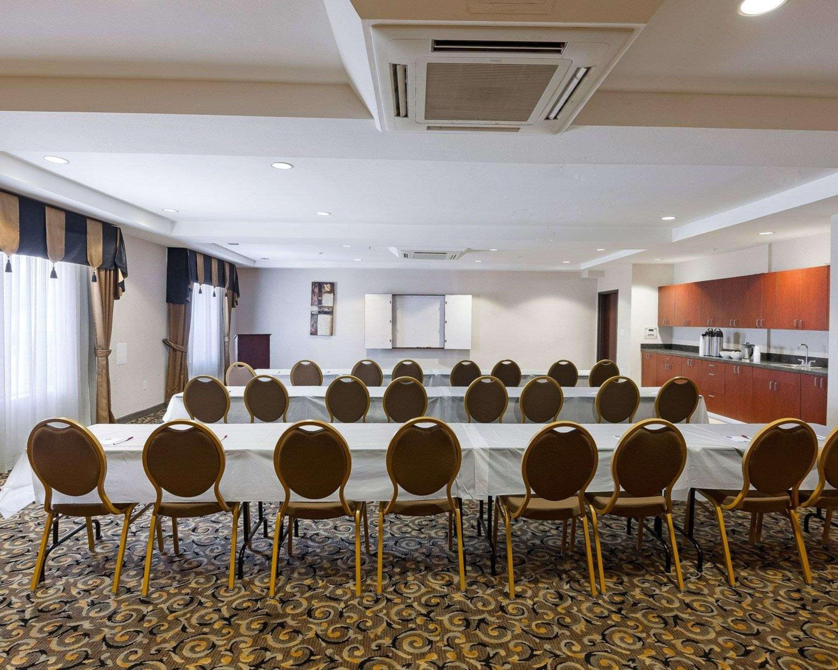 Comfort Suites University Абилин Екстериор снимка