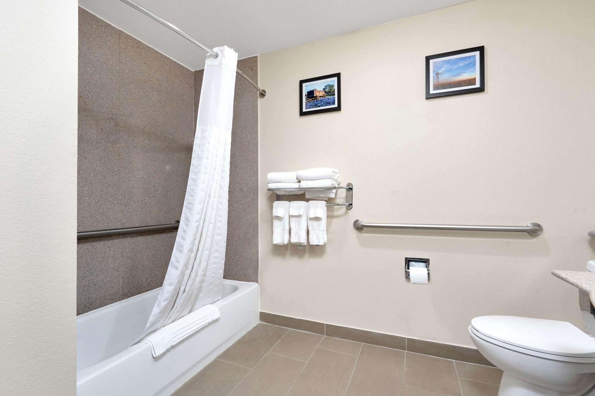 Comfort Suites University Абилин Екстериор снимка